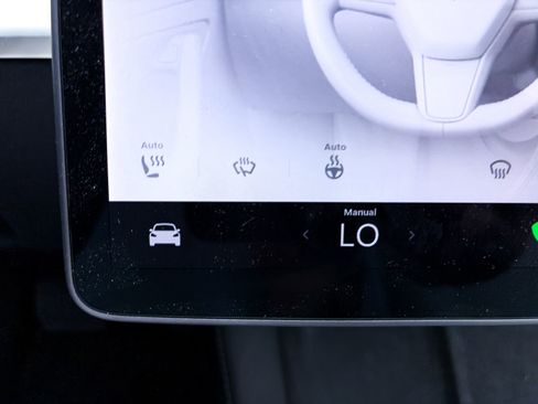 Used 2023 Tesla Model 3 Standard Range image 25