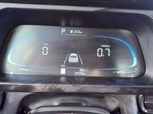 Used 2025 Hyundai Elantra Sport FWD image 16
