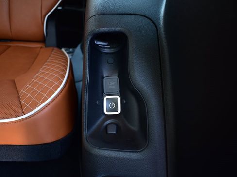 New 2026 Chrysler Pacifica Pinnacle image 31