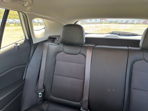 Used 2025 Chevrolet Trax LT FWD image 31