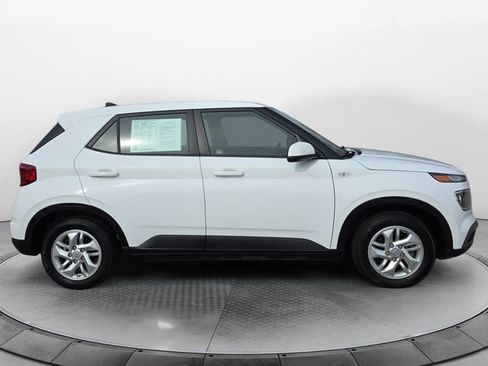 Used 2021 Hyundai Venue SE image 6