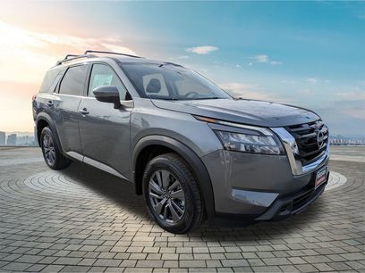 New 2025 Nissan Pathfinder SV w/ SV Premium Package