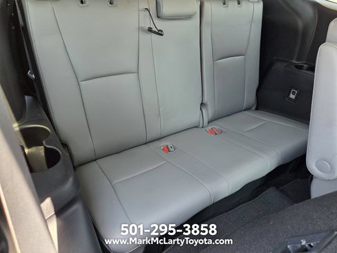 Used 2023 Toyota Highlander Limited FWD image 14