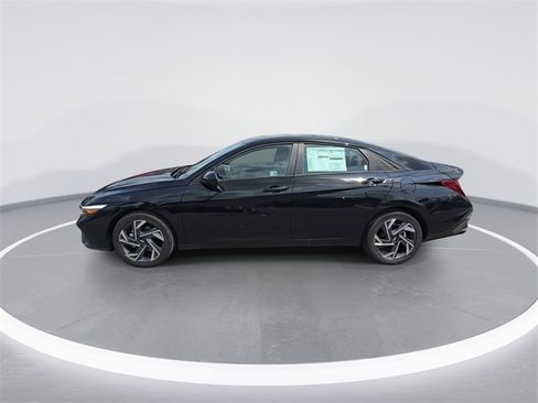 New 2025 Hyundai Elantra Sport image 5