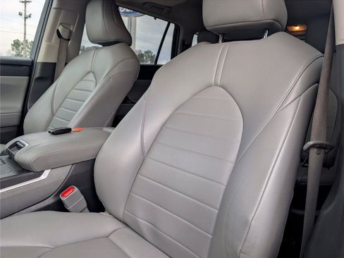 Used 2022 Toyota Highlander XLE FWD image 14