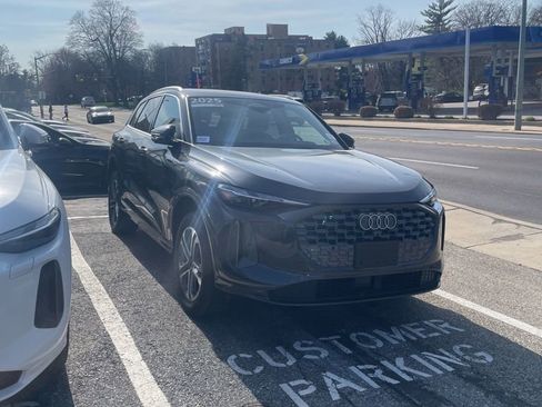 Used 2025 Audi Q5 Premium w/ Convenience Package image 3