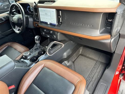 Used 2024 Ford Bronco Outer Banks image 13