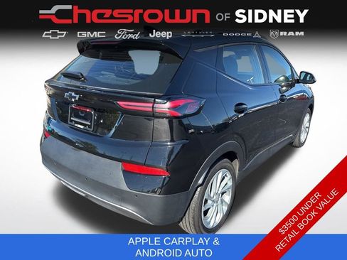 Used 2022 Chevrolet Bolt EUV LT w/ Comfort Package image 4
