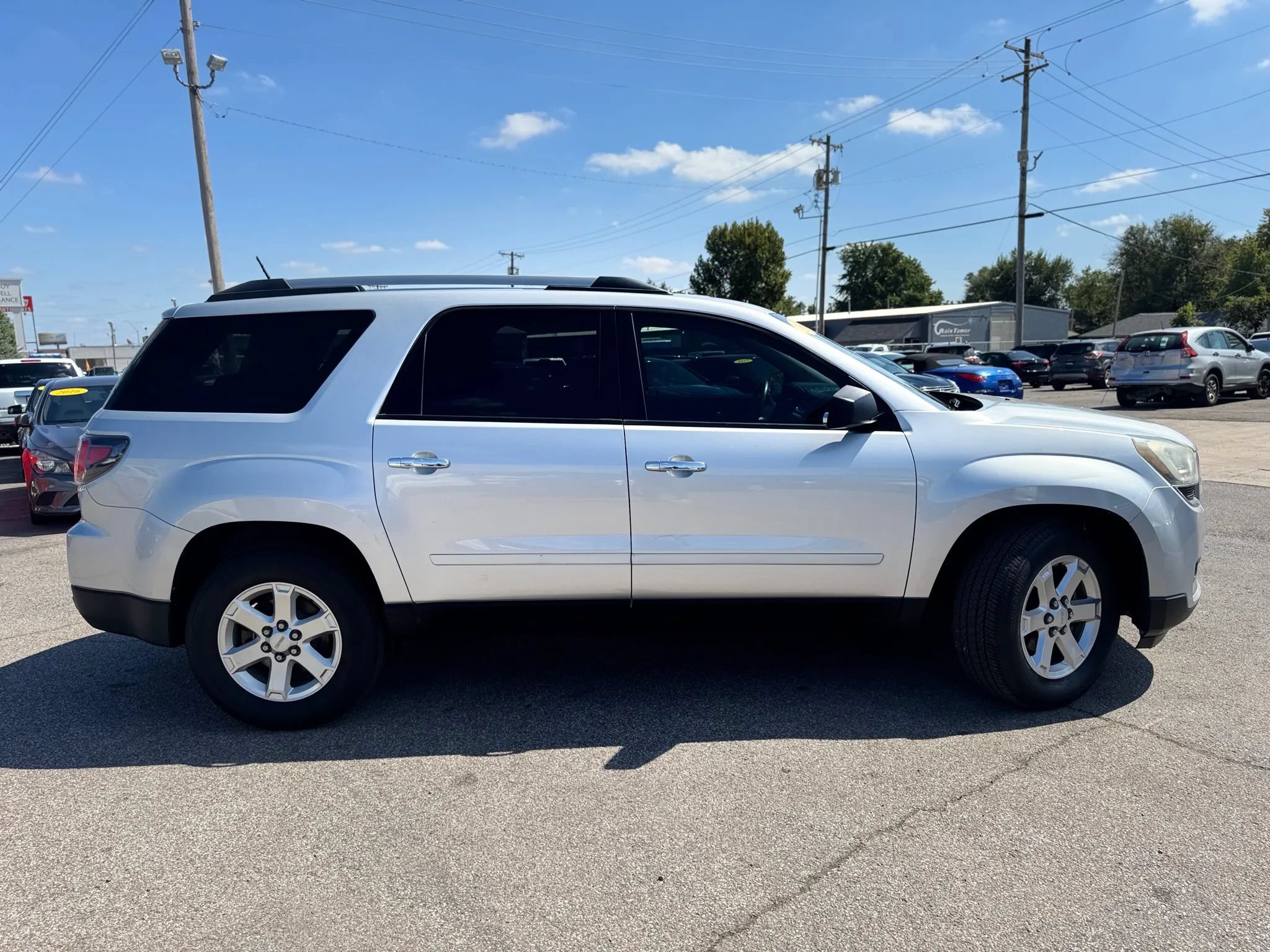 Used 2016 GMC Acadia SLE FWD image 2