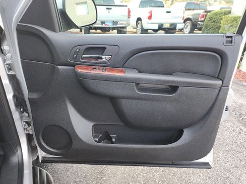 Used 2013 Chevrolet Avalanche LT image 35