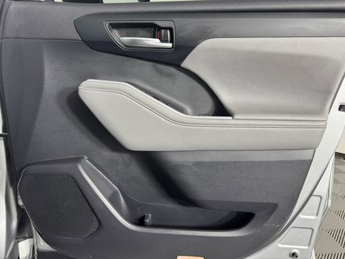 Used 2021 Toyota Highlander XLE image 43