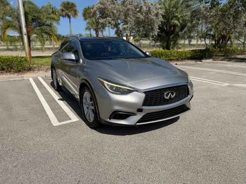 Used 2018 INFINITI QX30 FWD image 9