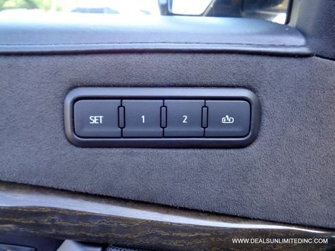Used 2020 Cadillac Escalade ESV Platinum AWD/4WD image 10