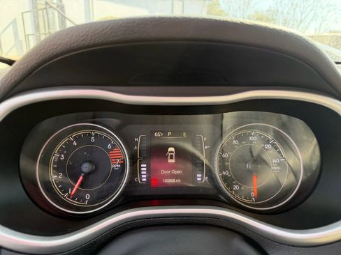 Used 2017 Jeep Cherokee Sport image 16