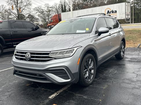 Used 2022 Volkswagen Tiguan SE image 4