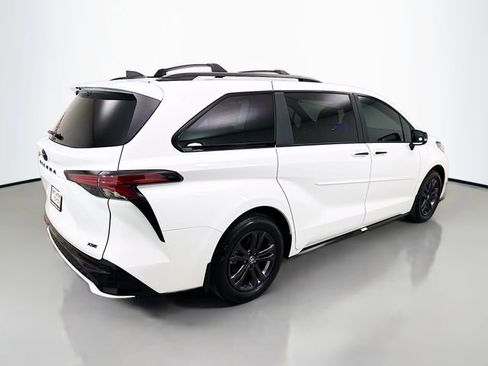 Used 2025 Toyota Sienna XSE w/ XSE Premium Package AWD/4WD image 7