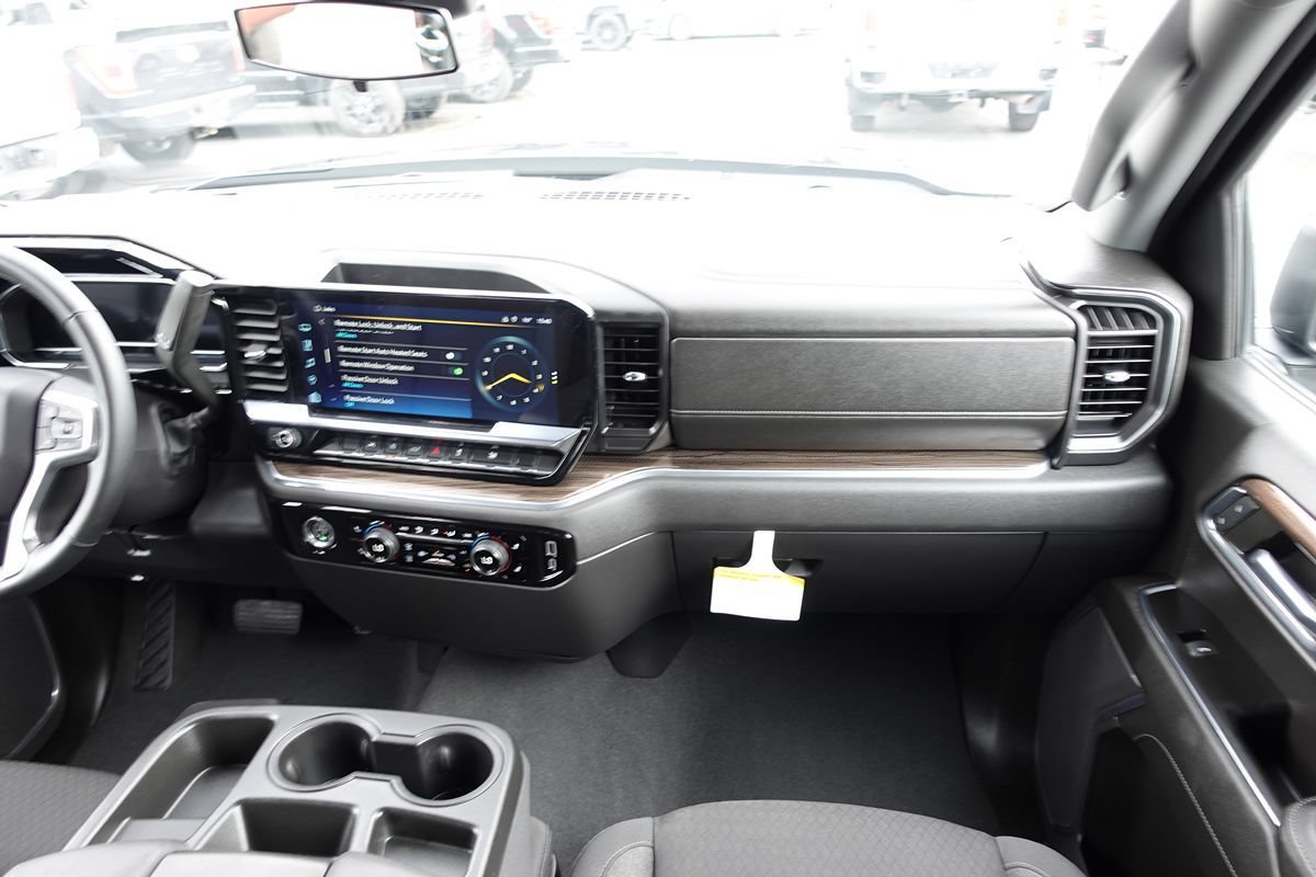 Used 2024 Chevrolet Silverado 1500 LT AWD/4WD image 38