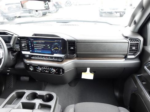 Used 2024 Chevrolet Silverado 1500 LT AWD/4WD image 38