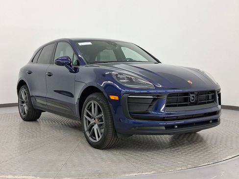 Used 2026 Porsche Macan AWD/4WD image 9