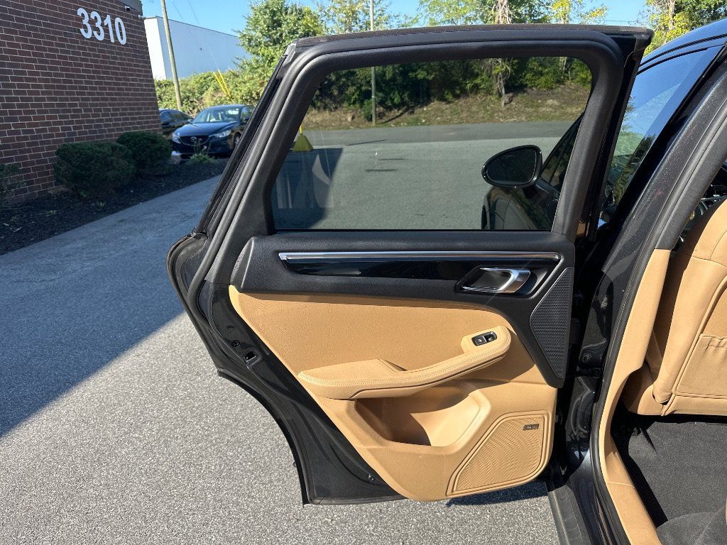 Used 2018 Porsche Macan AWD/4WD image 15
