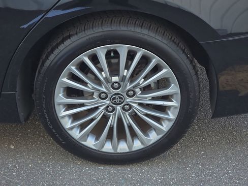 Used 2021 Toyota Avalon Limited image 39