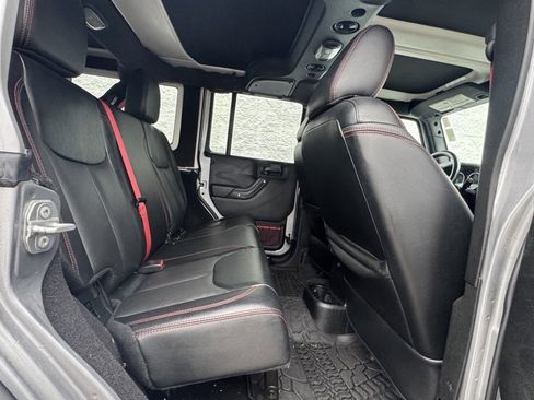 Used 2017 Jeep Wrangler Unlimited Rubicon image 11