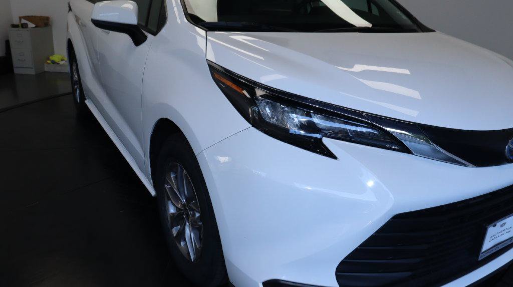 Used 2024 Toyota Sienna LE AWD/4WD image 13
