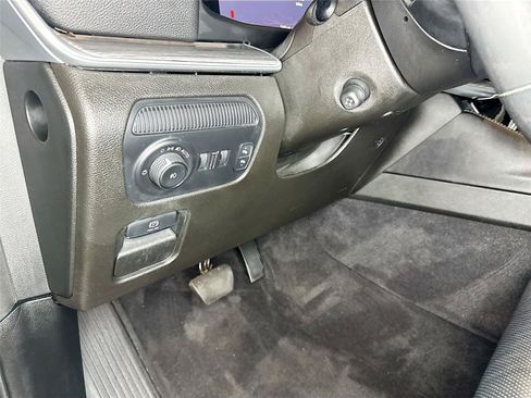 Used 2023 Jeep Wagoneer L Series III w/ Preferred Equipment Group AWD/4WD image 6