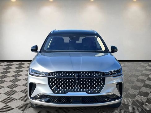 Used 2025 Lincoln Nautilus Reserve image 8