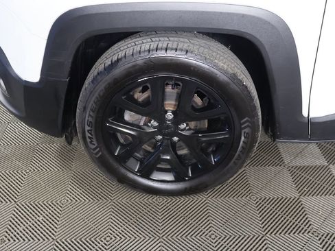 Used 2018 Jeep Renegade Altitude FWD image 15