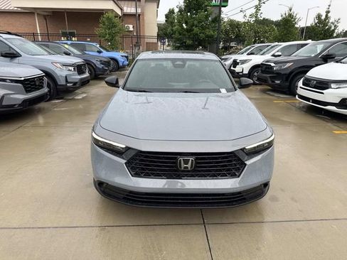 Used 2023 Honda Accord Sport image 2