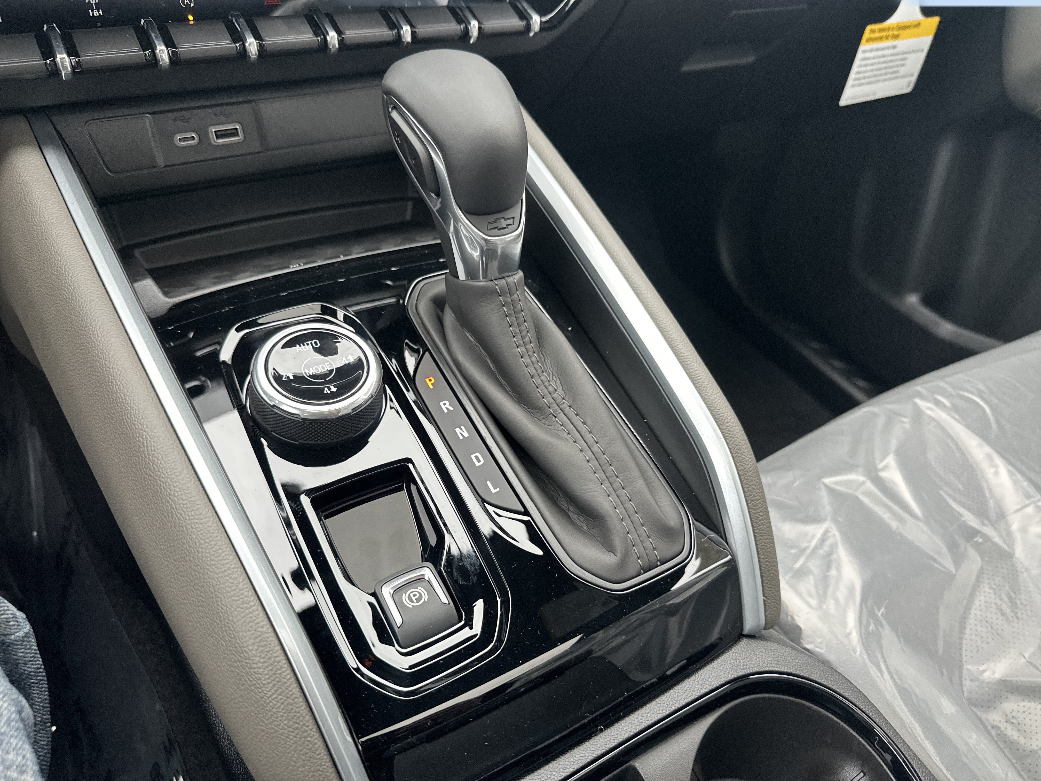 New 2026 Chevrolet Colorado ZR2 w/ Technology Package AWD/4WD image 18