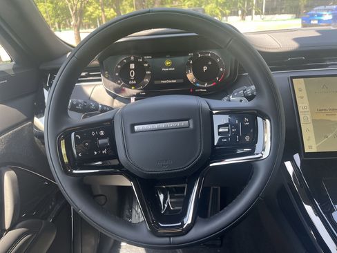 Used 2025 Land Rover Range Rover Sport Dynamic SE image 15