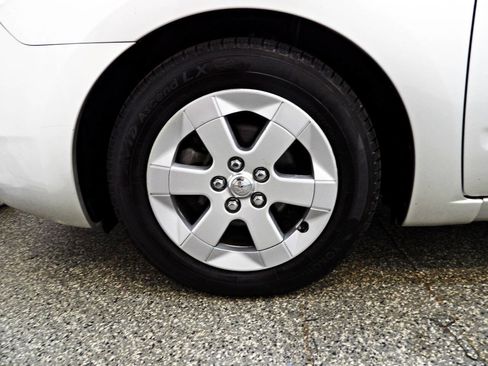 Used 2005 Toyota Prius w/ Pkg 6 FWD image 17