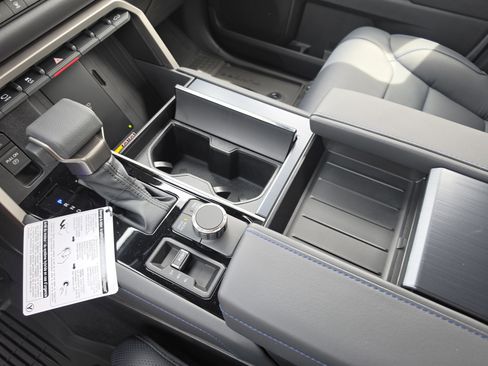 New 2026 Toyota Tundra Platinum AWD/4WD image 23