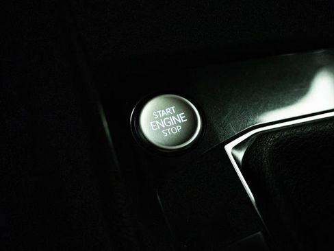 Used 2022 Volkswagen Tiguan SE R-Line image 19