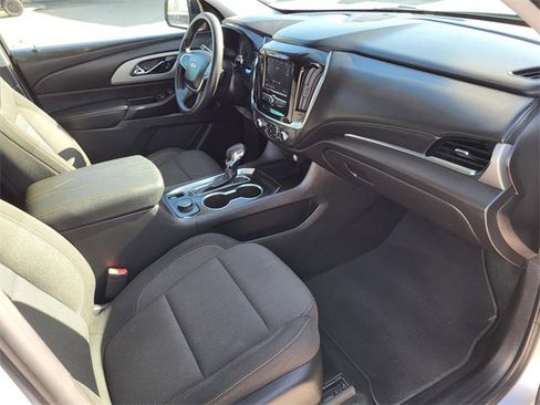 Used 2021 Chevrolet Traverse LS image 21