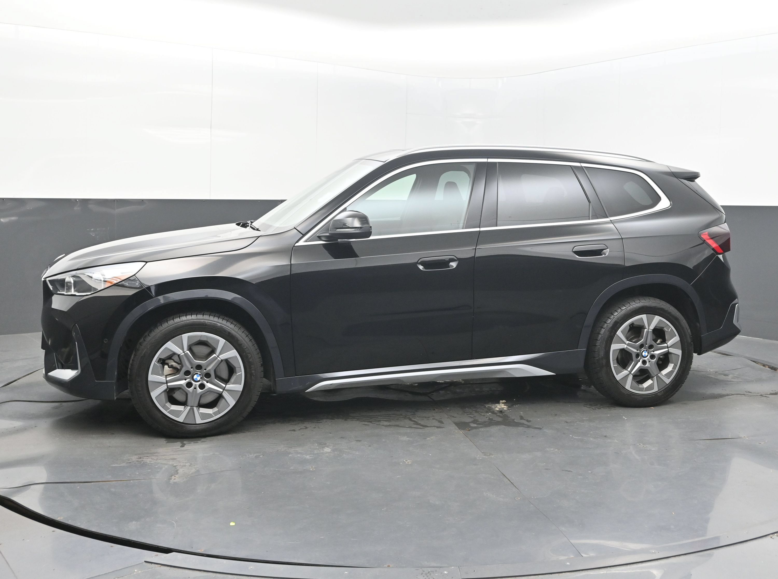 Used 2025 BMW X1 xDrive28i AWD/4WD image 5