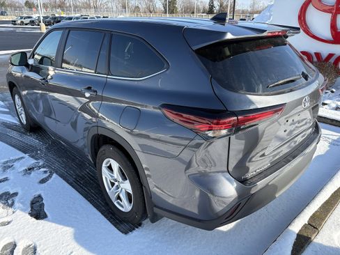 Certified 2025 Toyota Highlander LE image 6