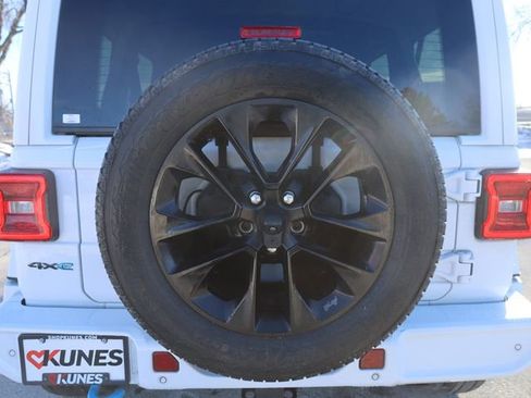 Used 2021 Jeep Wrangler Unlimited Sahara AWD/4WD image 22