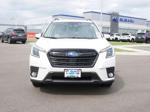Used 2023 Subaru Forester Premium AWD/4WD image 2