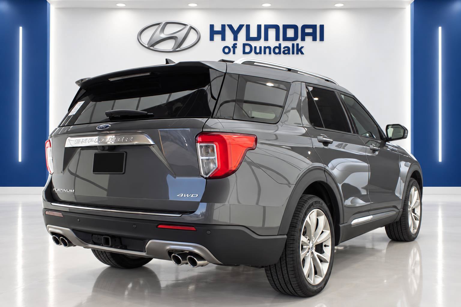 Used 2024 Ford Explorer Platinum w/ Technology Package AWD/4WD image 4
