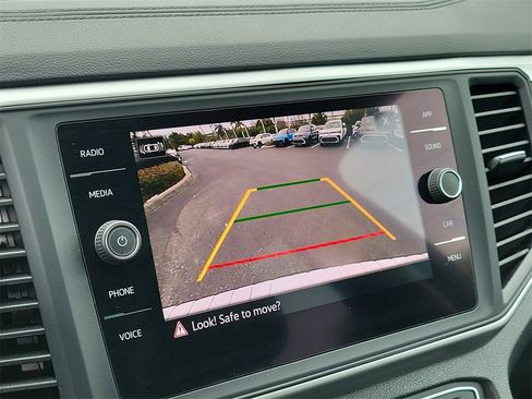 Used 2021 Volkswagen Atlas SE w/ Panoramic Sunroof Package image 24