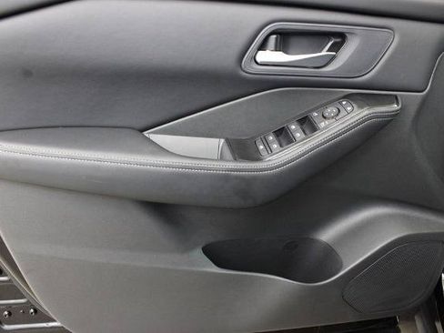 Certified 2026 Nissan Rogue SV FWD image 16
