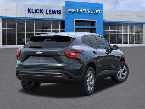 New 2026 Chevrolet Trax LS w/ LS Convenience Package FWD image 4