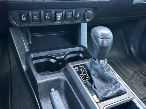 Used 2020 Toyota Tacoma TRD Off-Road w/ Advanced Technology Package AWD/4WD image 16