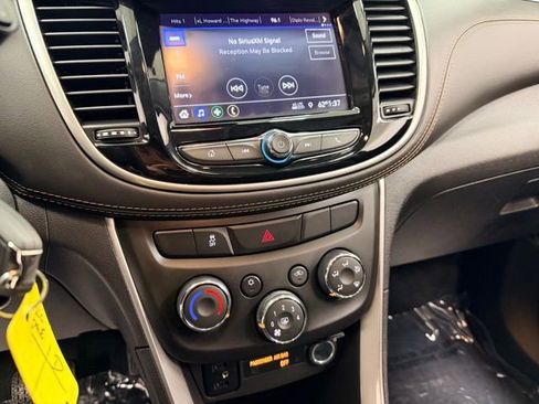 Used 2022 Chevrolet Trax LS w/ Tint and Cruise Package image 13