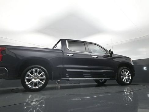 Used 2022 Chevrolet Silverado 1500 High Country w/ Technology Package AWD/4WD image 36