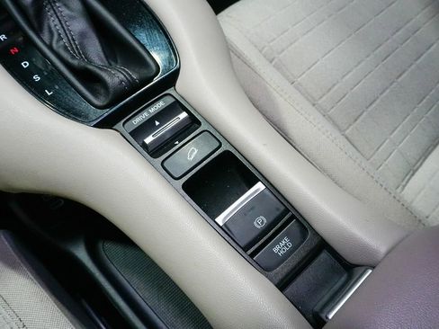 Used 2024 Honda HR-V LX image 16