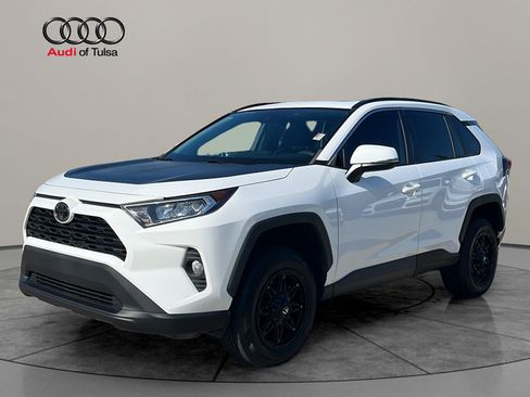 Used 2020 Toyota RAV4 XLE w/ Convenience Package AWD/4WD image 3